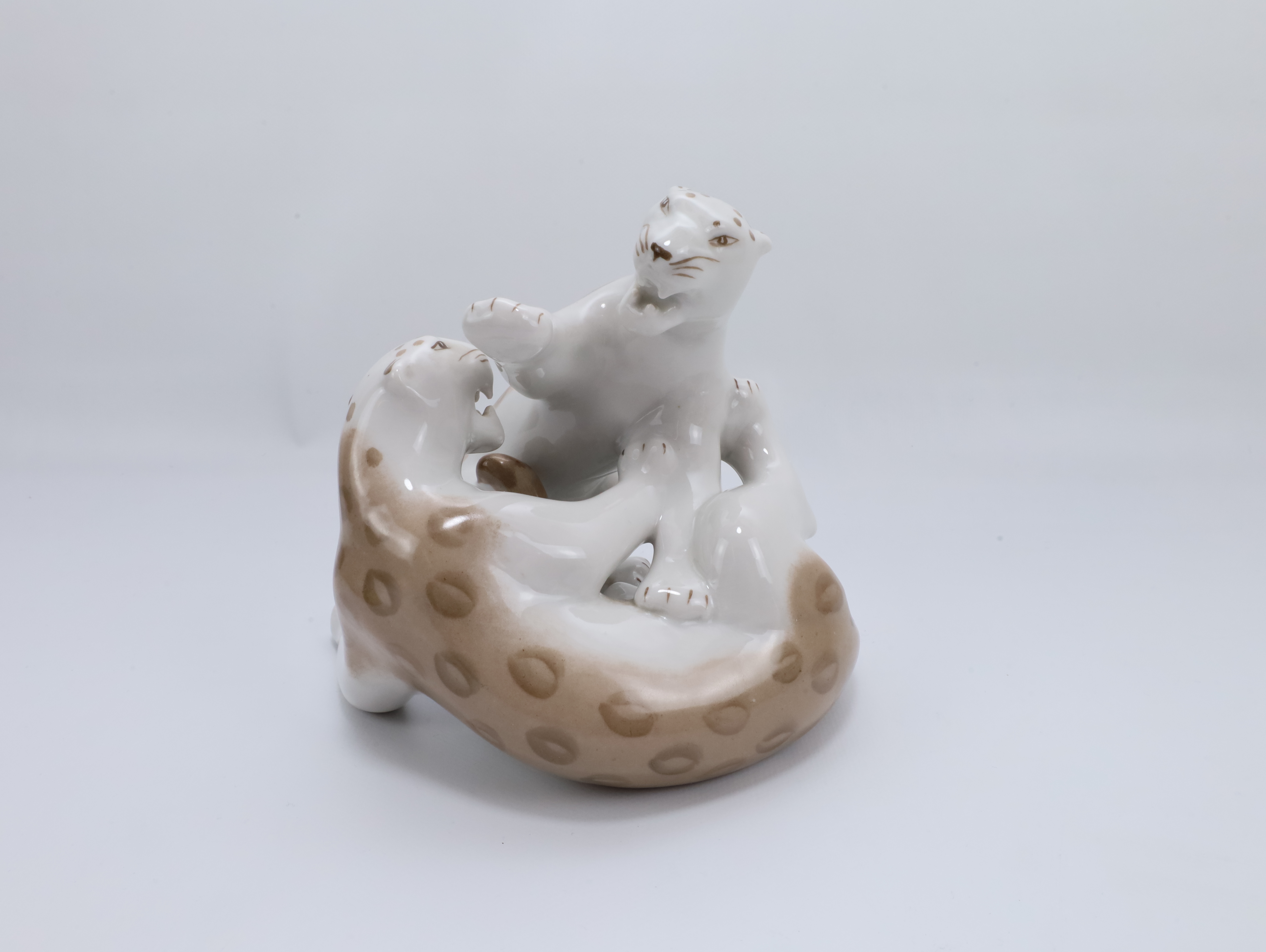 Porselensfigur leoparder – USSR ca. 1950–60