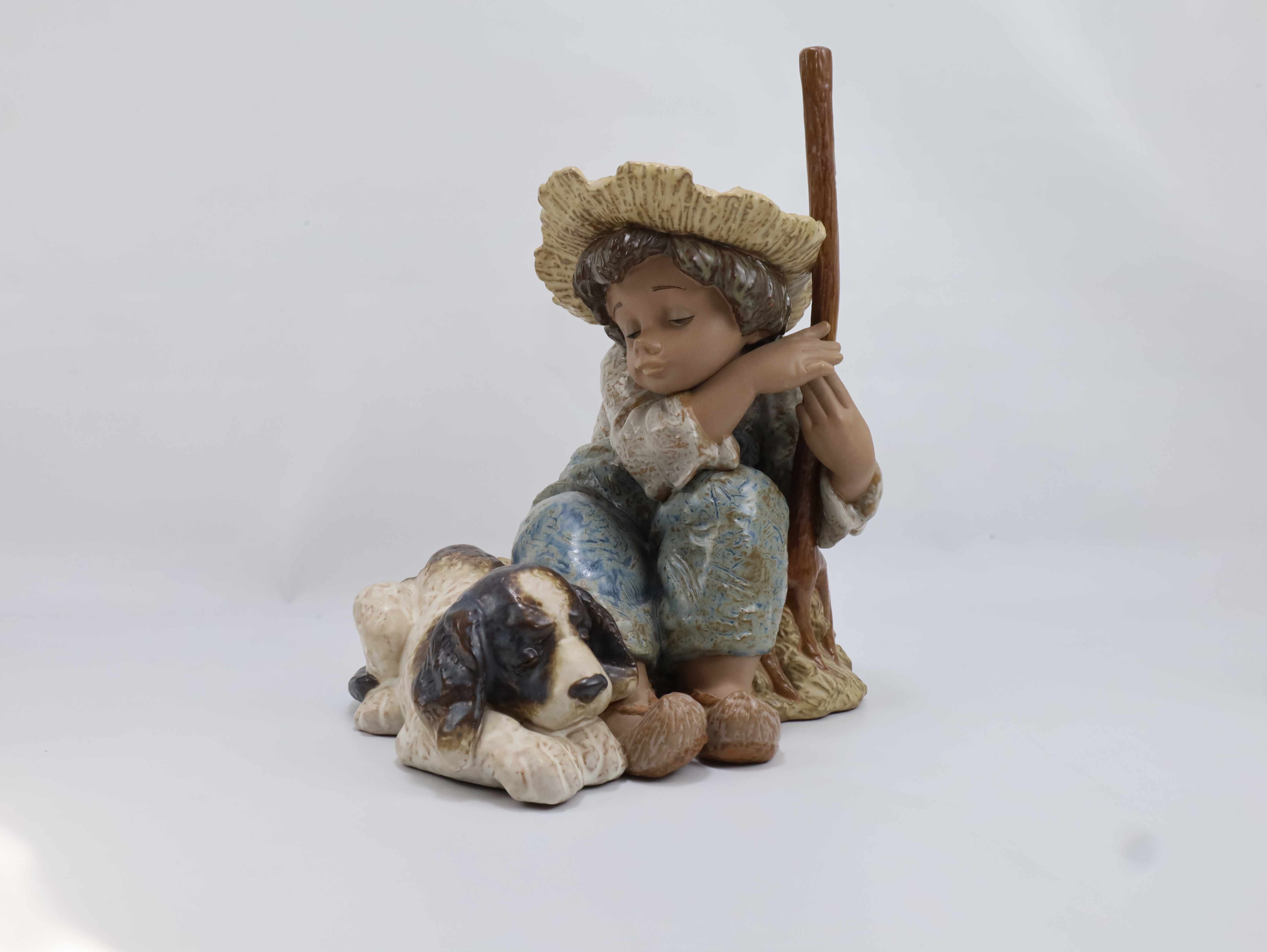 Porselensfigur gutt med hund – Lladró «Let’s Rest» ca. 1990–2000