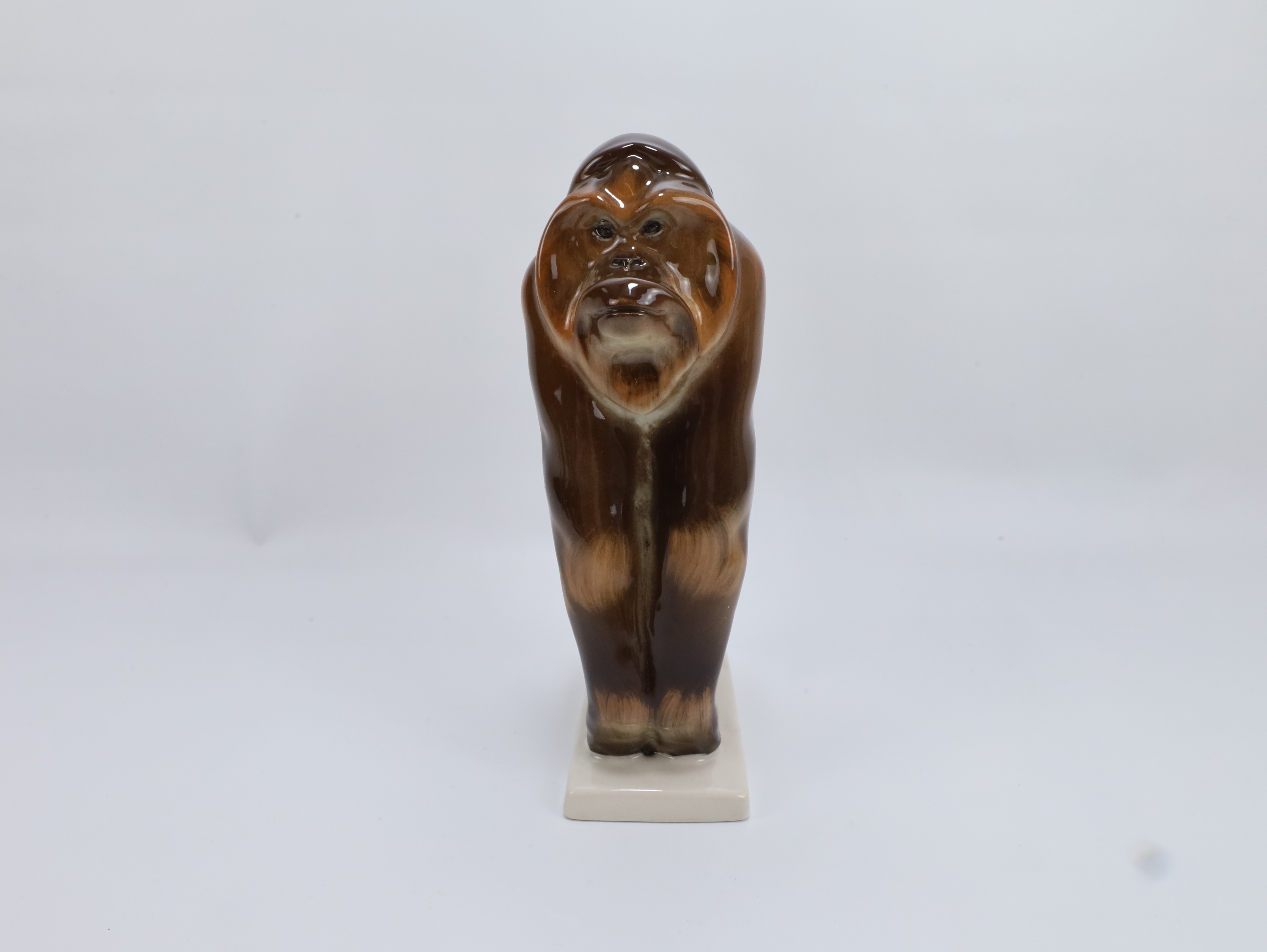 Porselensfigur orangutang – Lomonosov ca. 1960–80