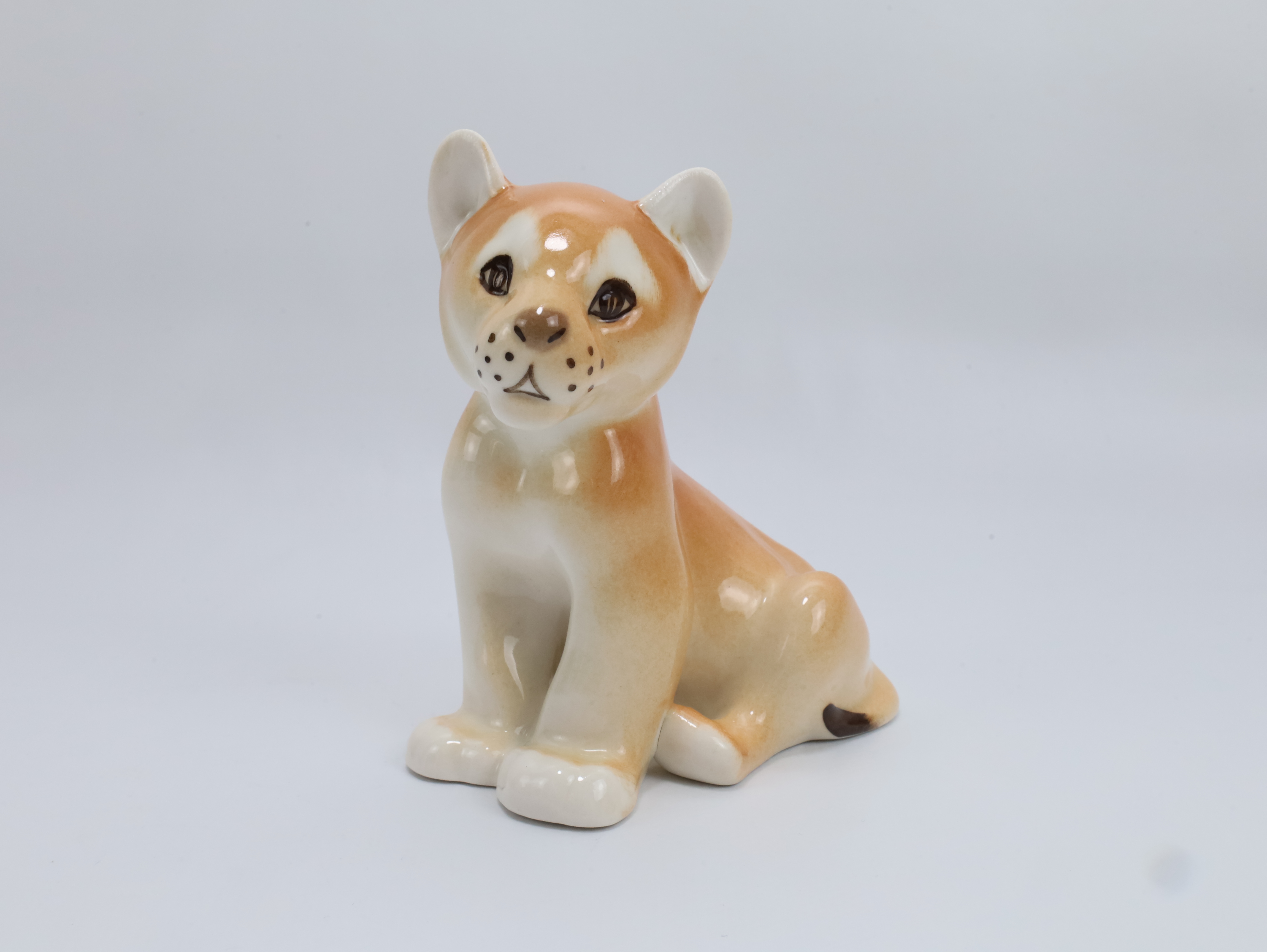 Porselensfigur løveunge – Lomonosov ca. 1960–80