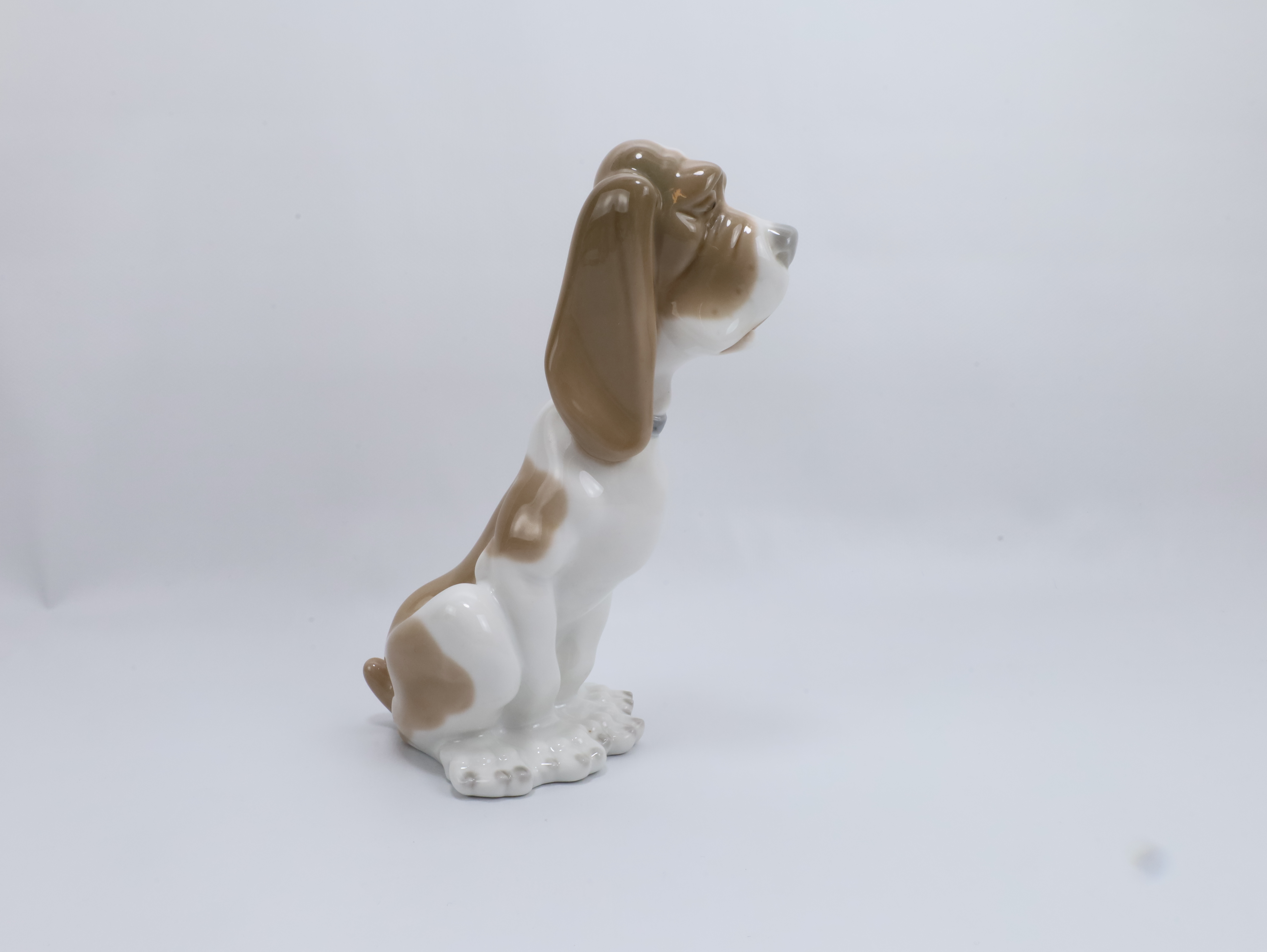 Porselensfigur hund – Nao by Lladró ca. 1980–2000
