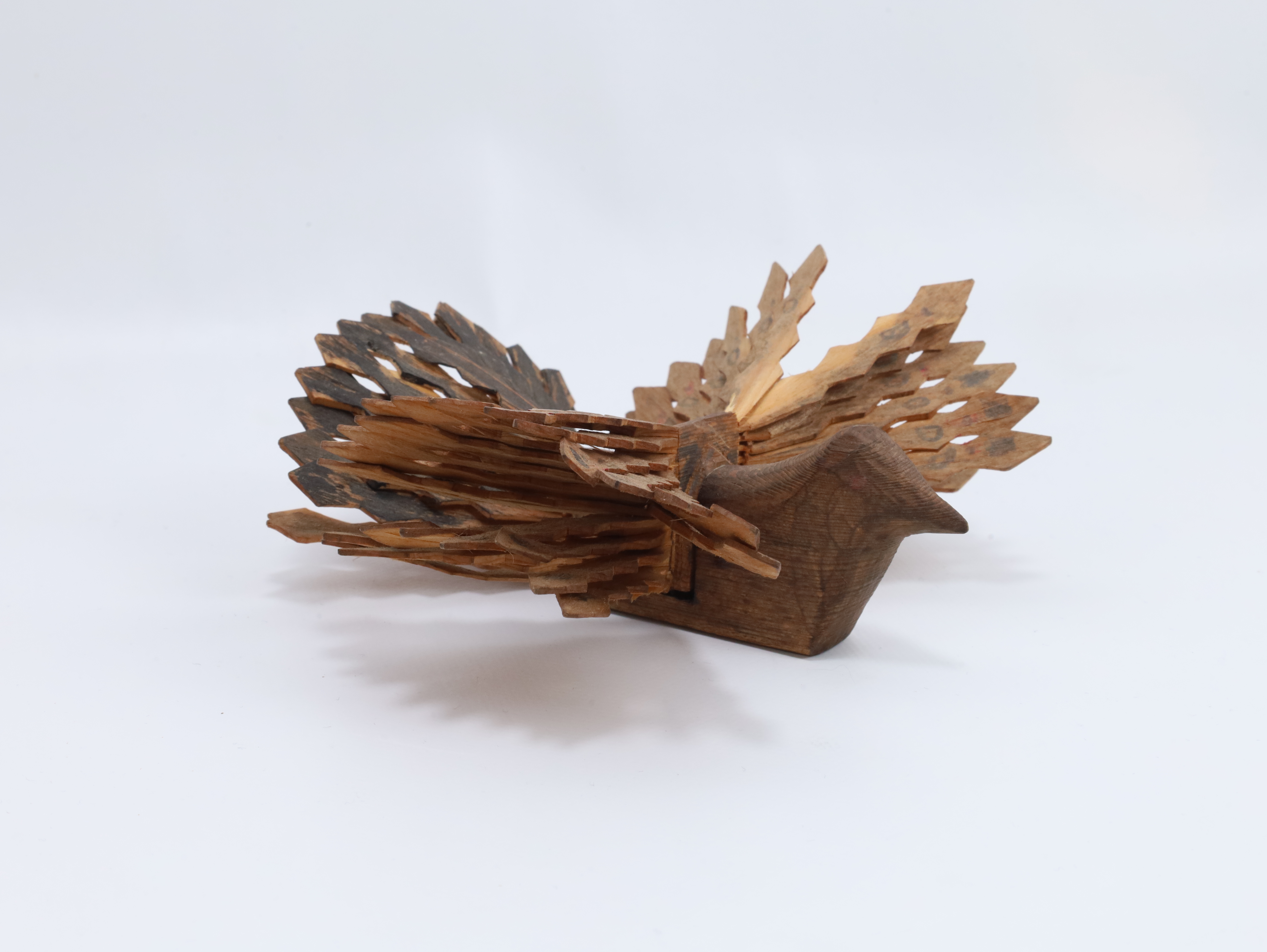 Fangearbeid fugl i tre – Skien fangeleir ca. 1940-tallet