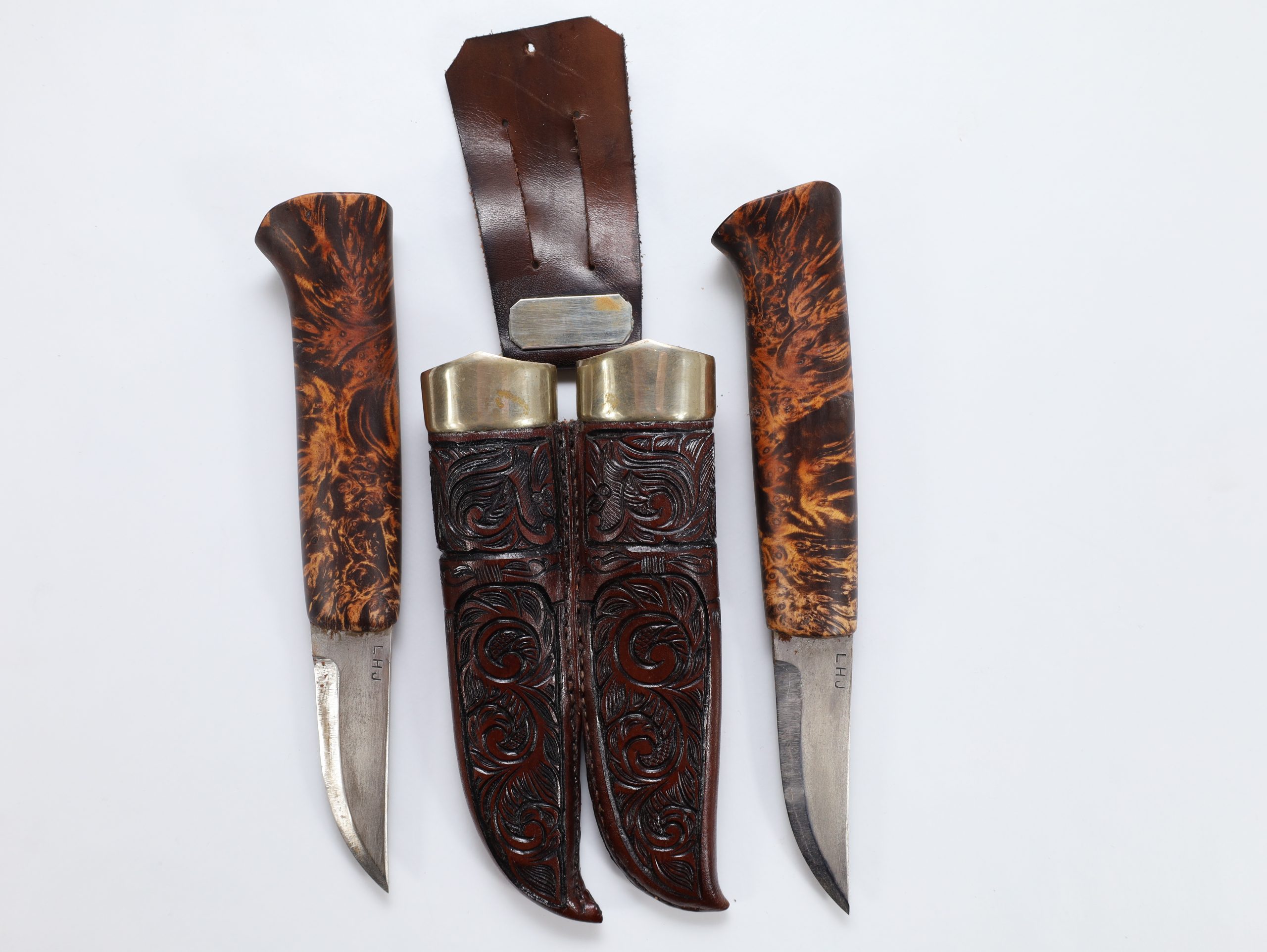 Tvislirekniv – Jon Holte, Skien – Håndskåret dobbel slire i flammebjørk