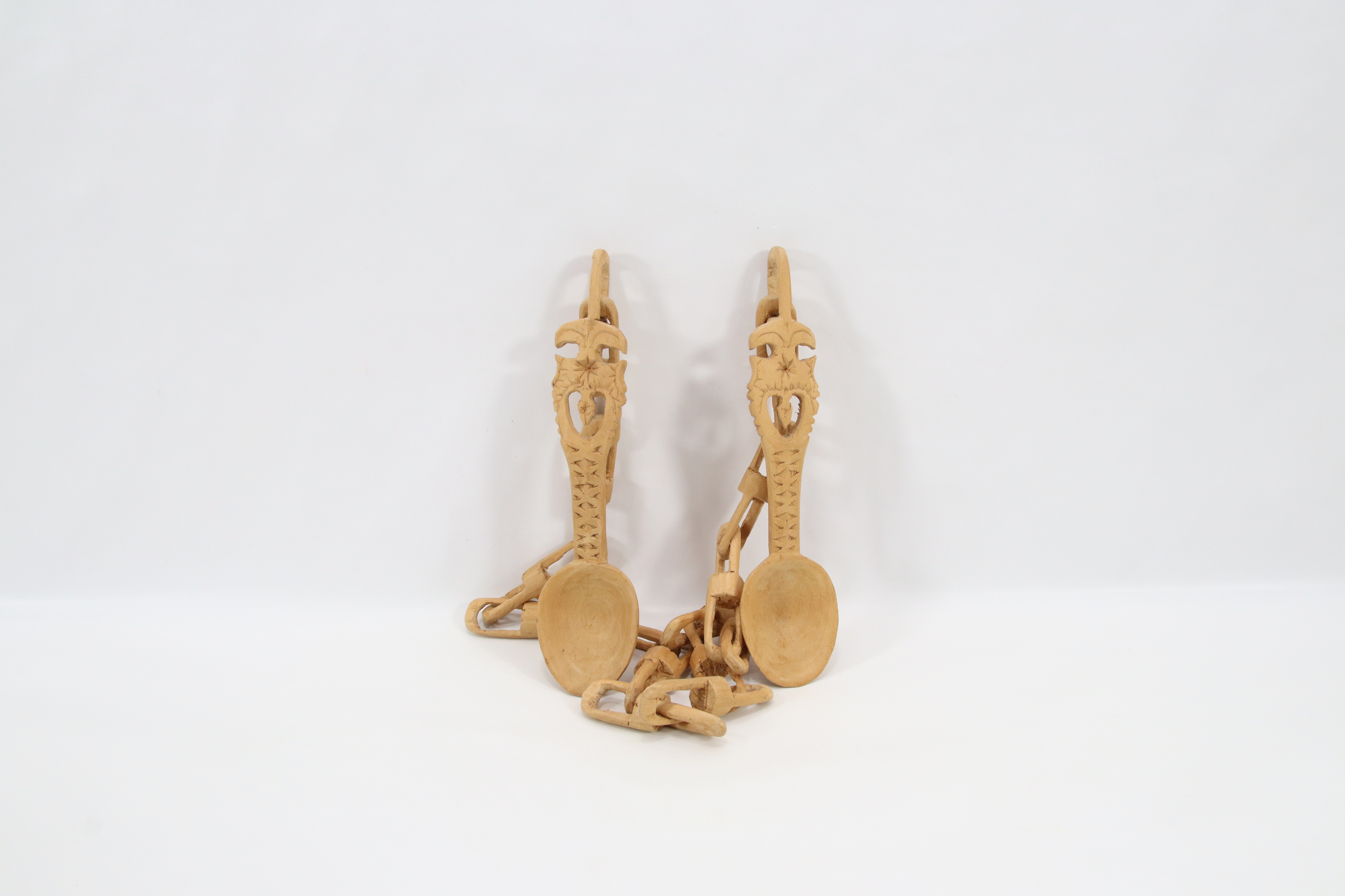 Brudeskjeer i tre – håndskåret ca. 1970-tallet