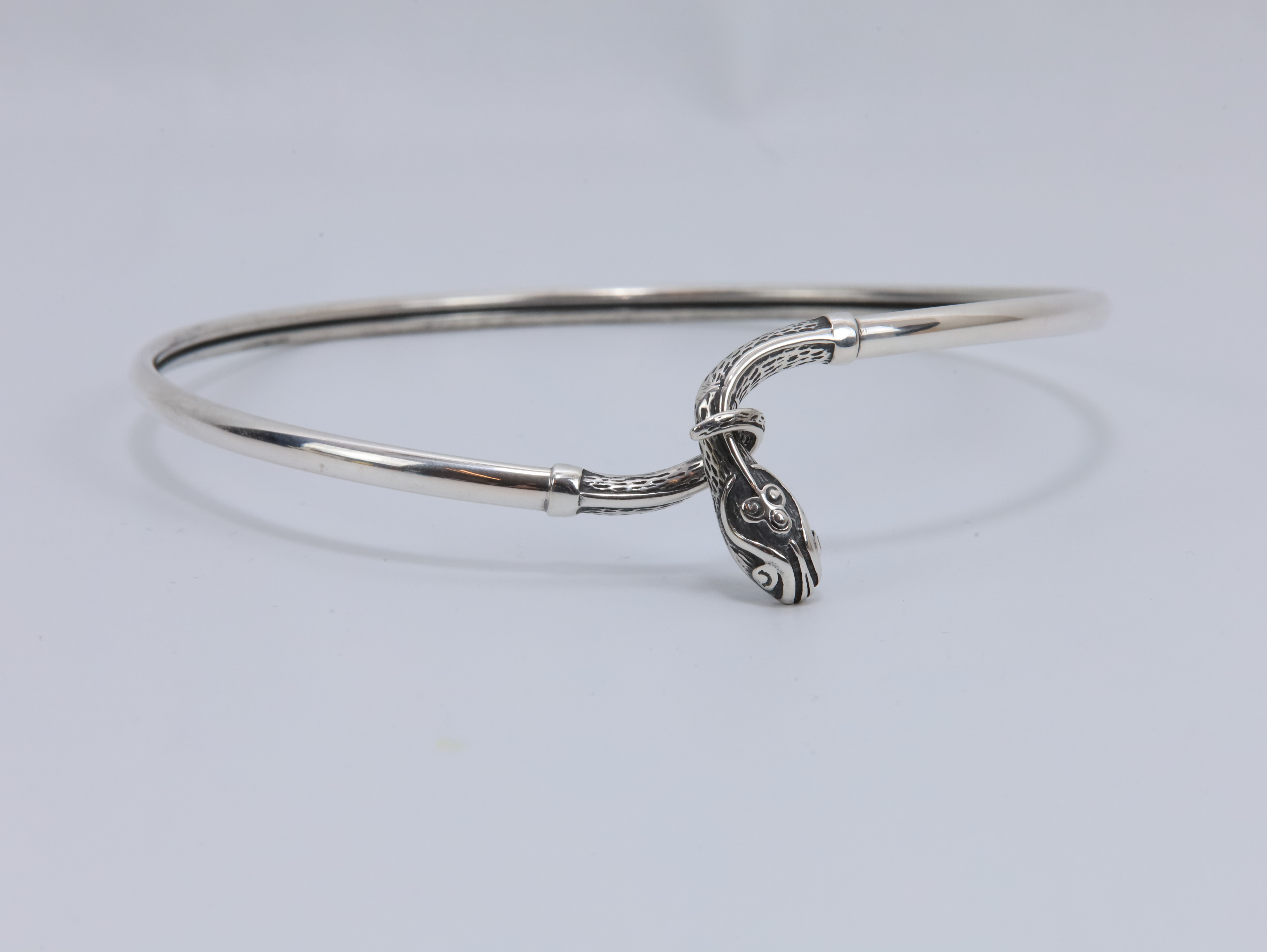 Armring i sølv med slangehode – 925 sølv ca. moderne