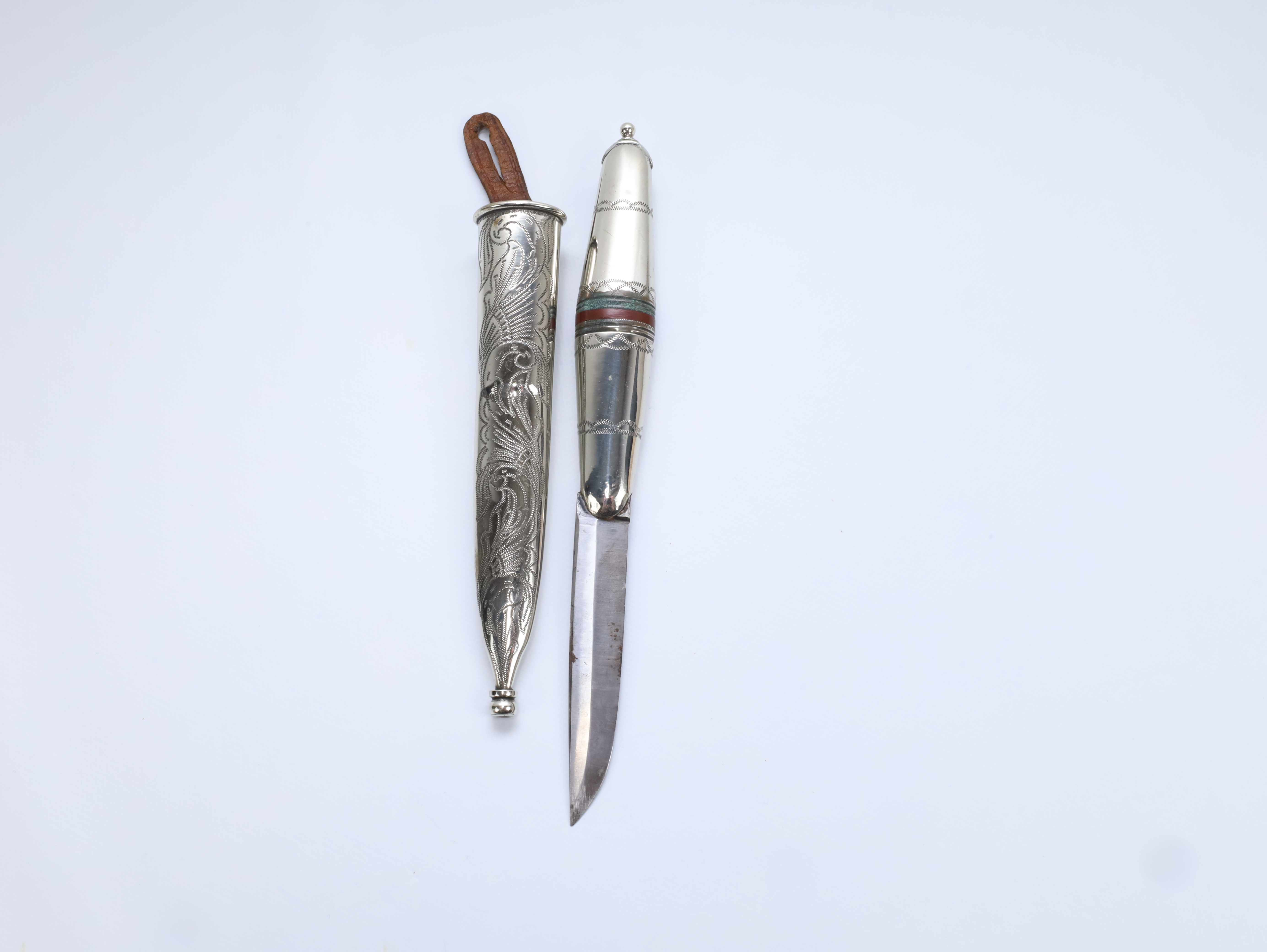 Bunadskniv med slire – sølvplett ca. midten av 1900-tallet