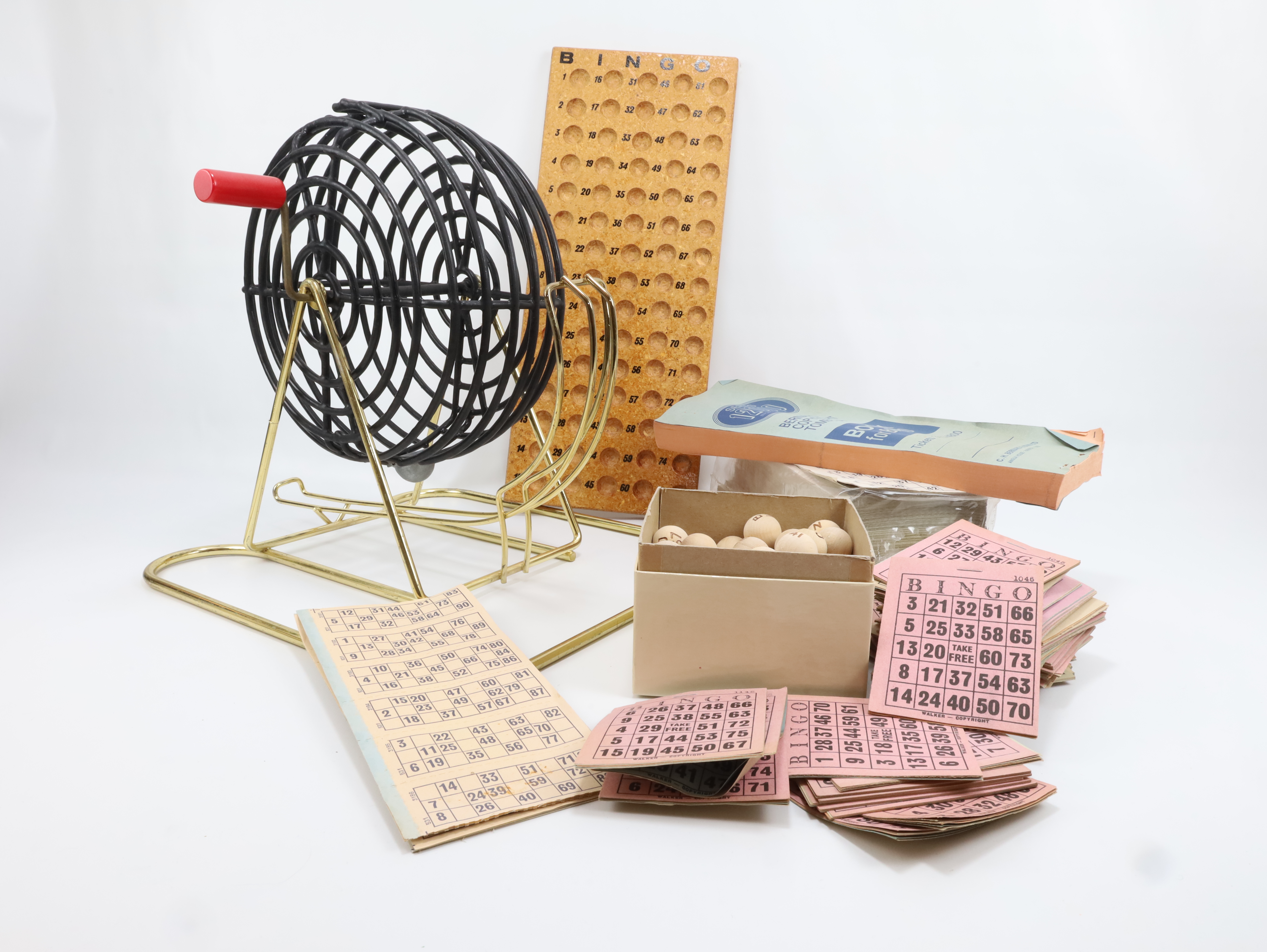 Vintage bingomaskin med tilbehør – komplett sett ca. 1960–80