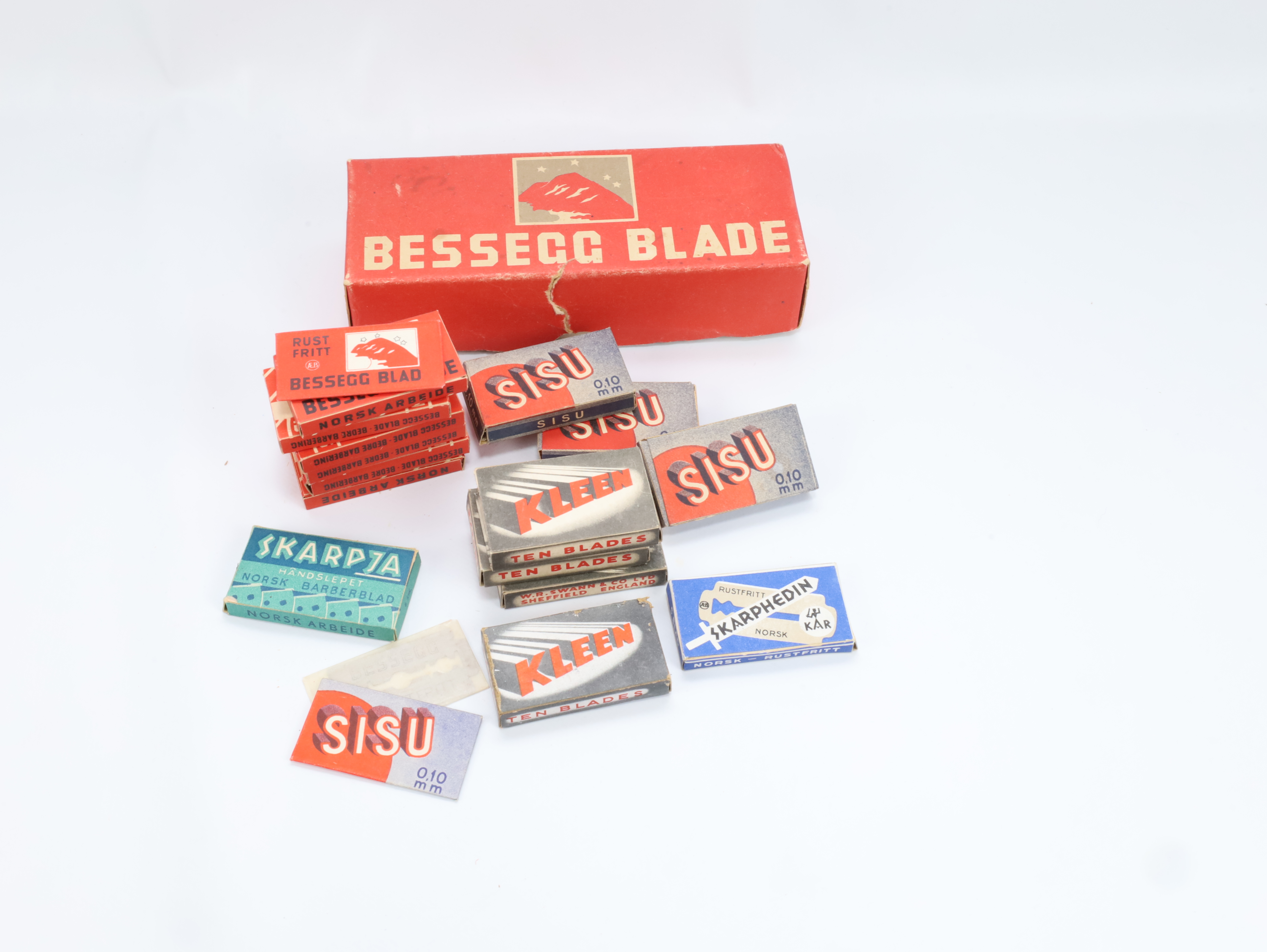 Lott med vintage barberblader – uåpnede pakker – Bessegg, Sisu, Kleen m.fl.