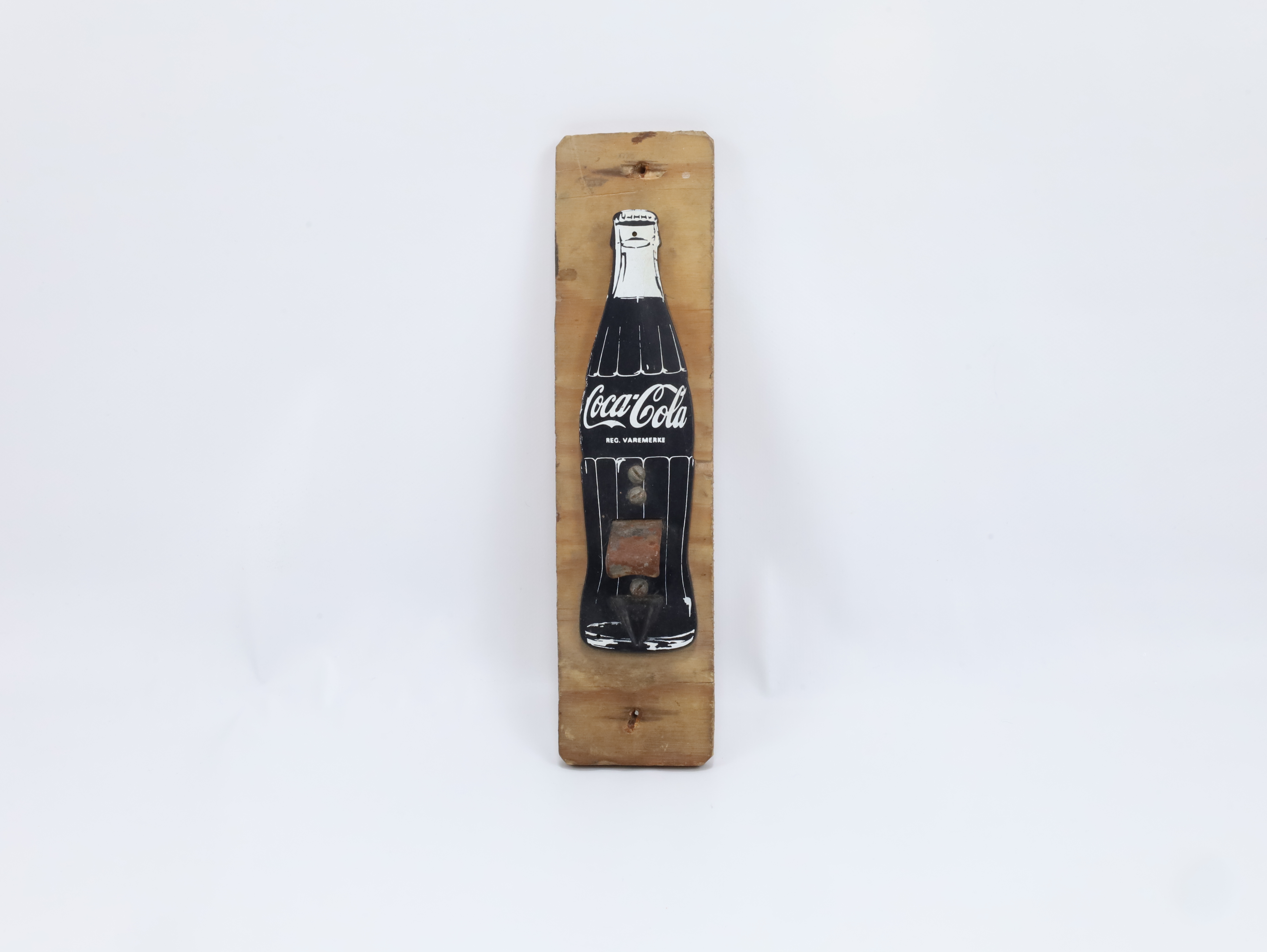 Vintage Coca-Cola veggåpner – reklame flaskeåpner i metall og tre