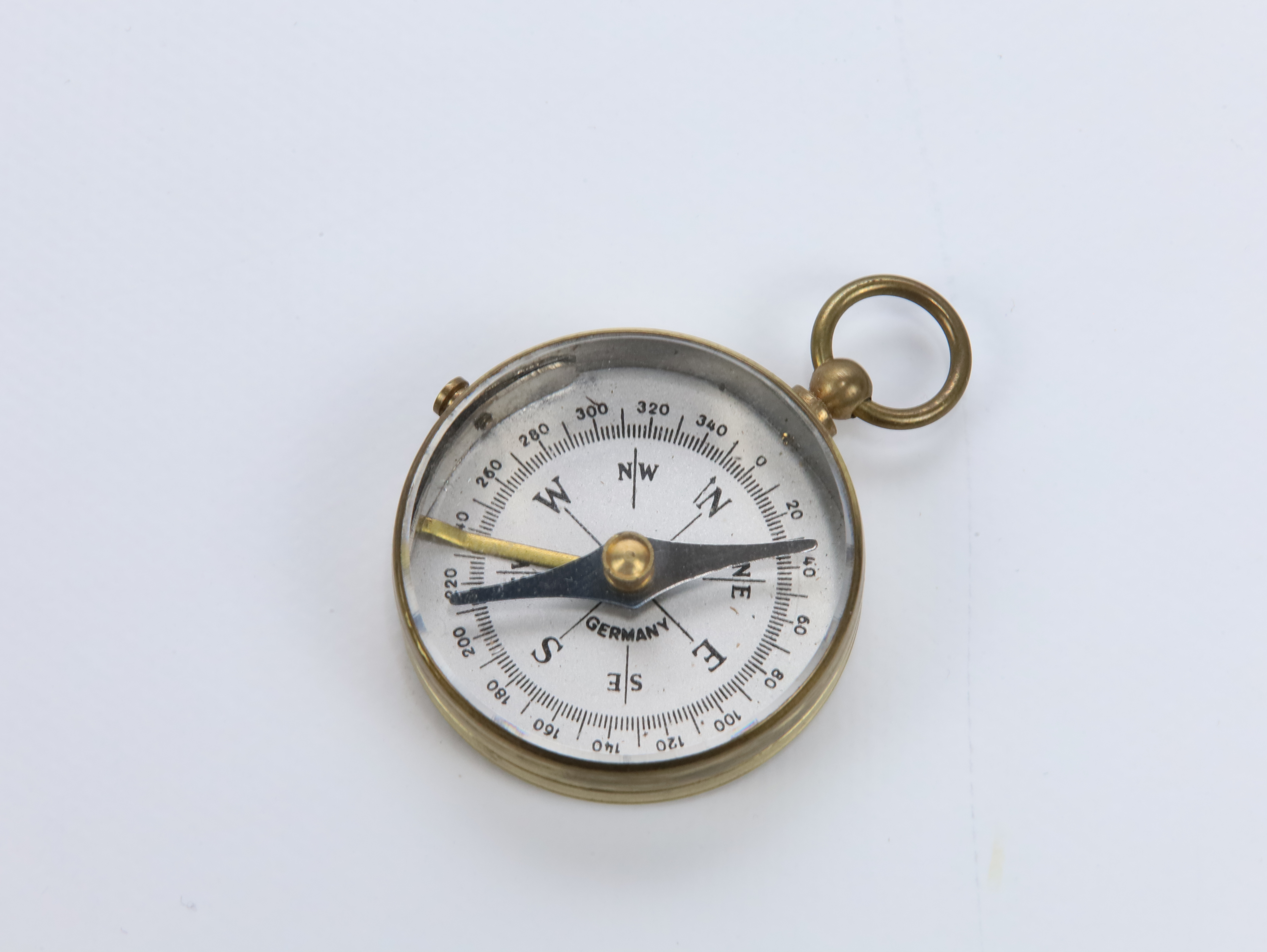 Vintage lommekompass i messing – Germany – Ø 3,5 cm