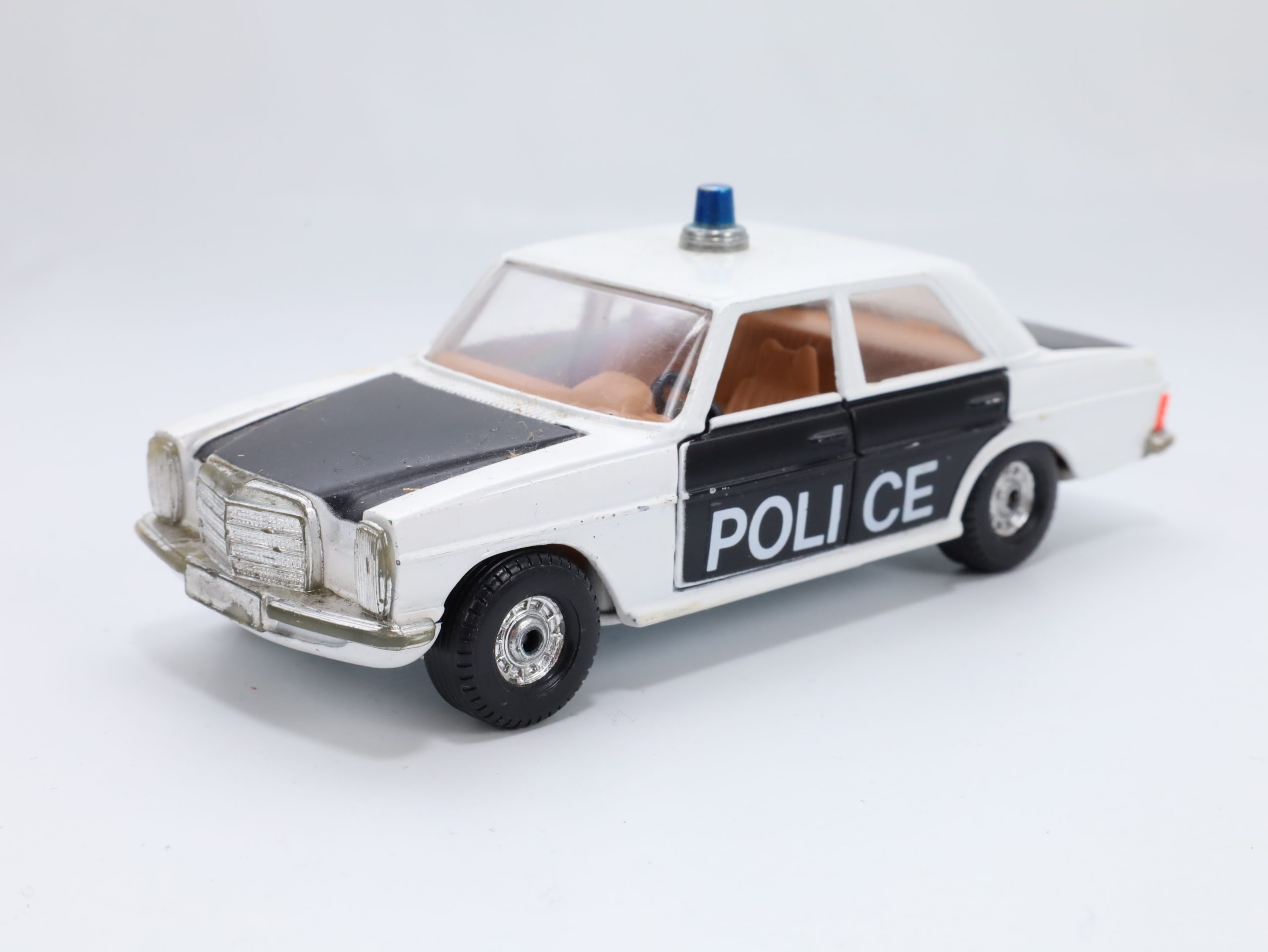 Corgi Toys Mercedes-Benz 240 D Politibil – Made in Great Britain