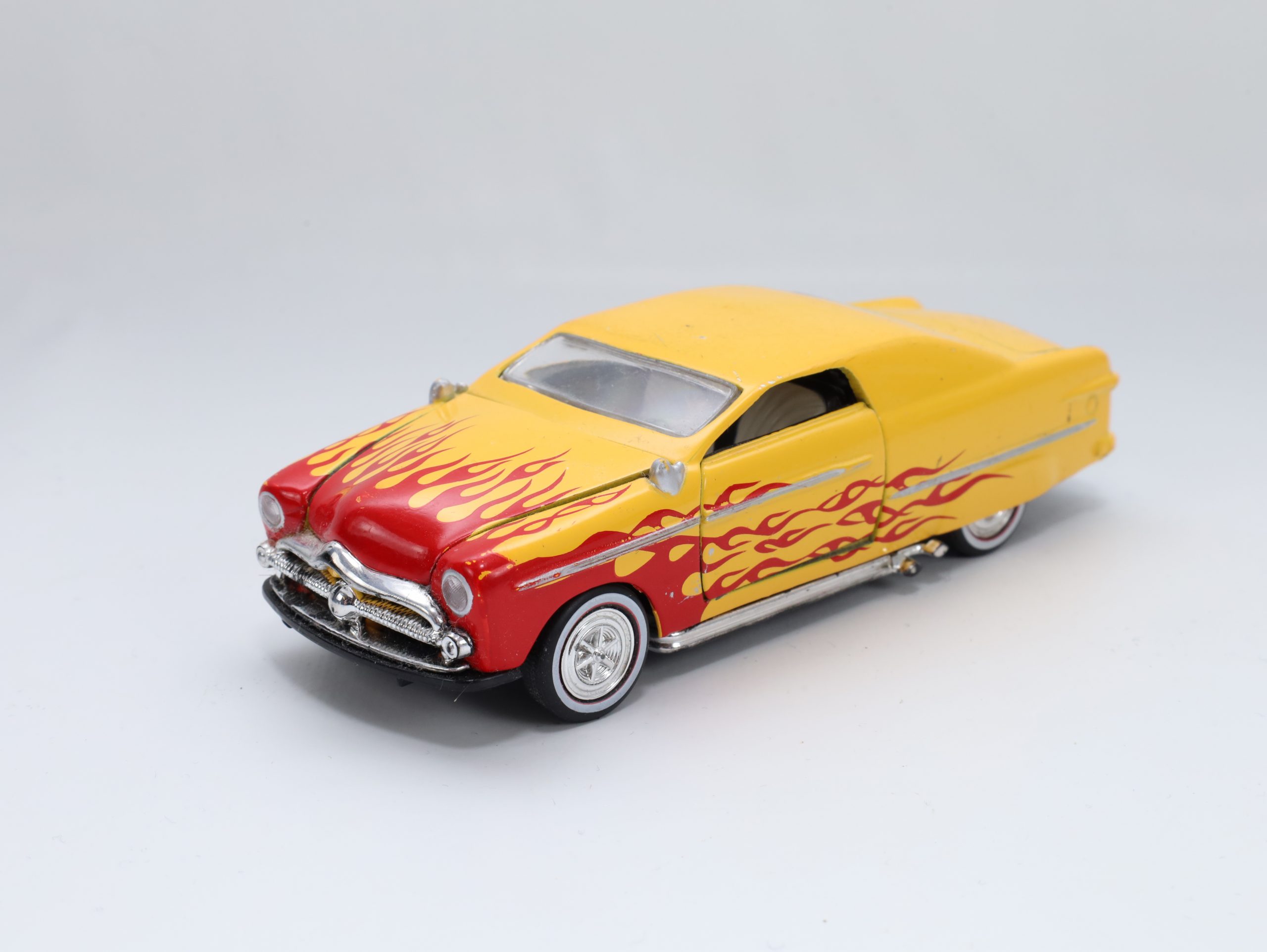 Ford 1949 Custom Street Rod – Flame Edition (Yellow/Red)