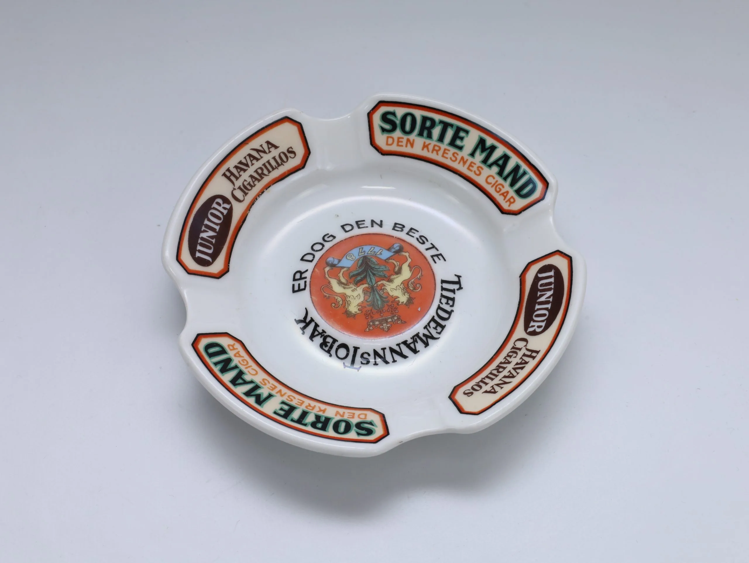 Tiedemanns tobak – gammelt reklameaskebeger «4 felt» – Porsgrund Porselen – Ø 14 cm - Sorte mand og havana