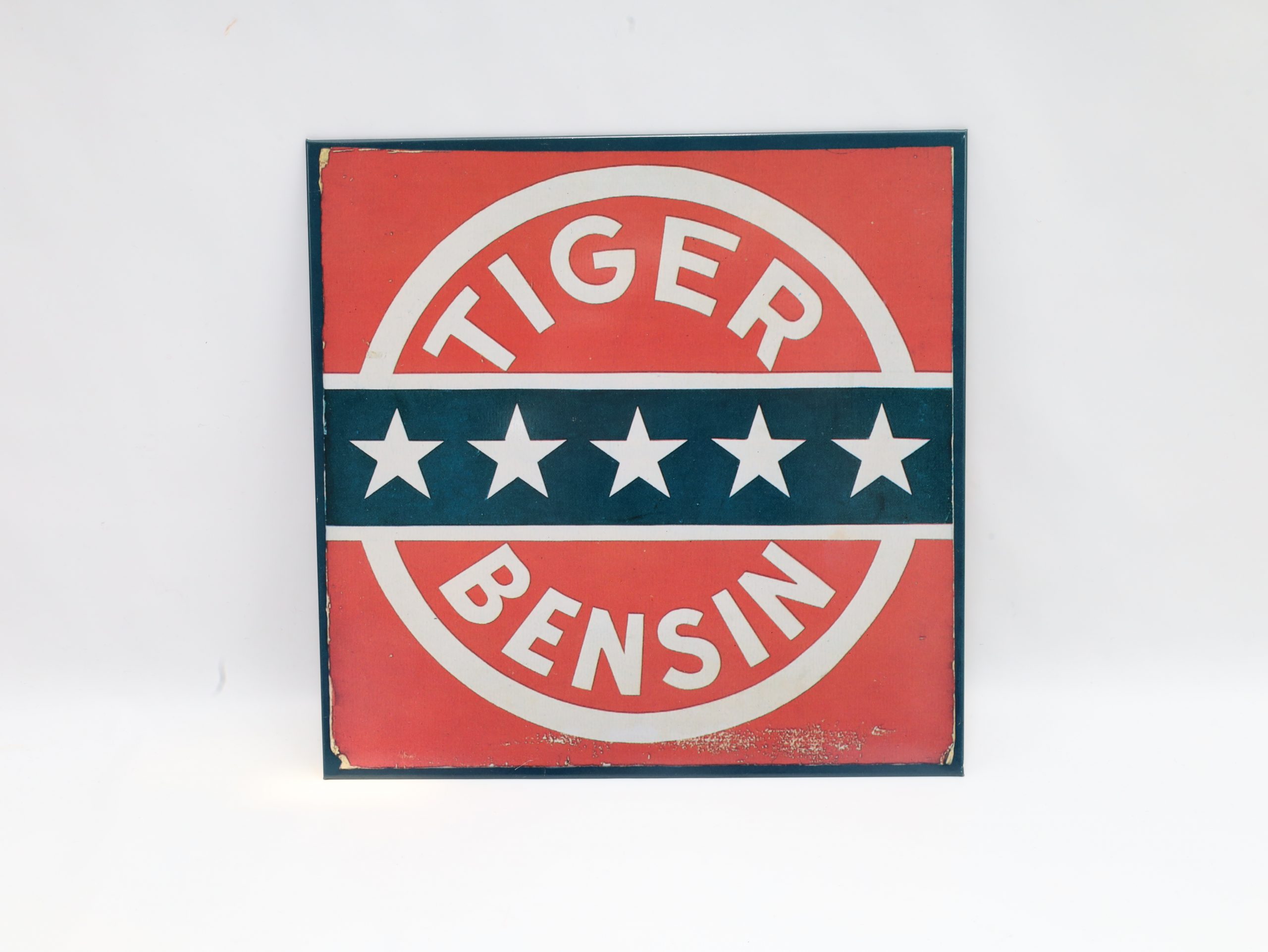 Tiger Bensin – reproduksjon av norsk emaljeskilt, 22,5 x 22,5 cm