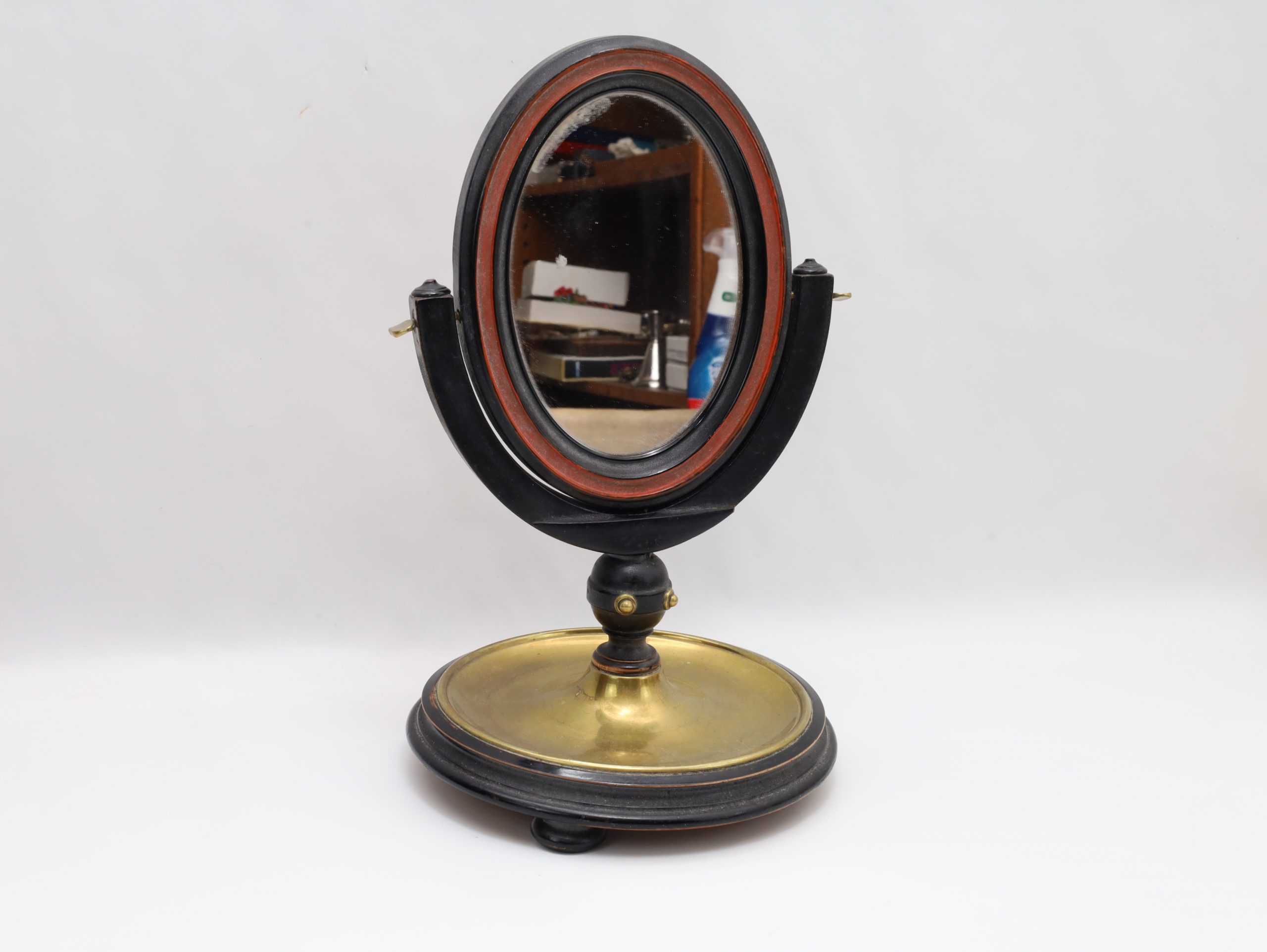 Antikt bord-/toalettspeil med messingfot, høyde 29,5 cm