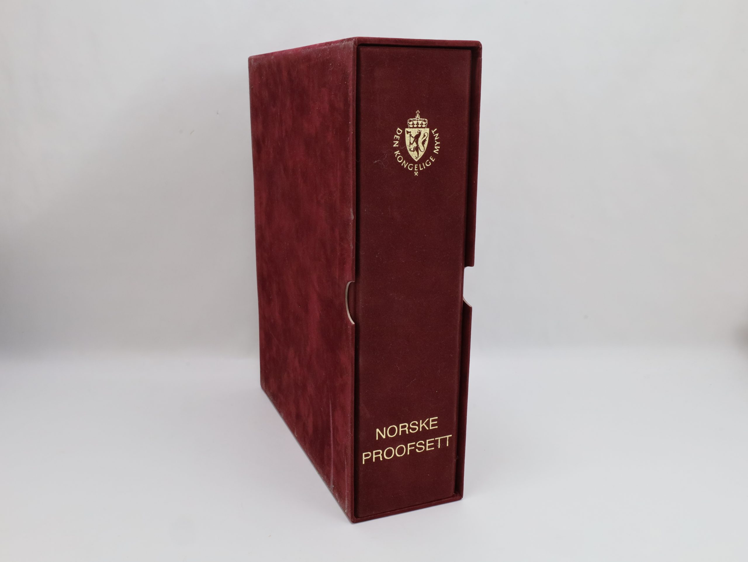 Norsk Proof-samling 1990–1995 + Sølvmynt “Norges Grunnlov 1814–1989” – Komplett i original perm