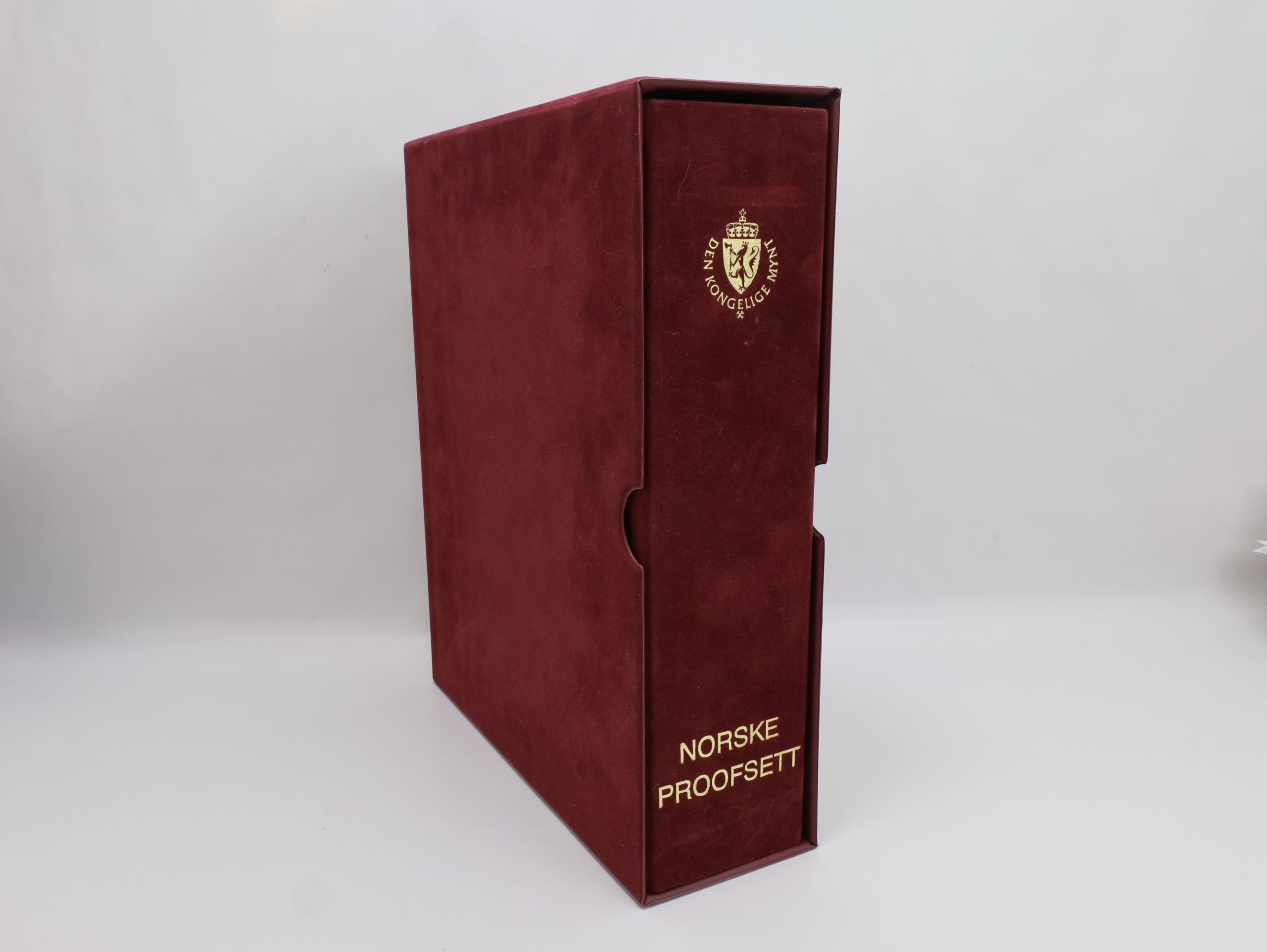 Samleboks Norske Proofsett 1996–2005 – Komplett perm med årssett