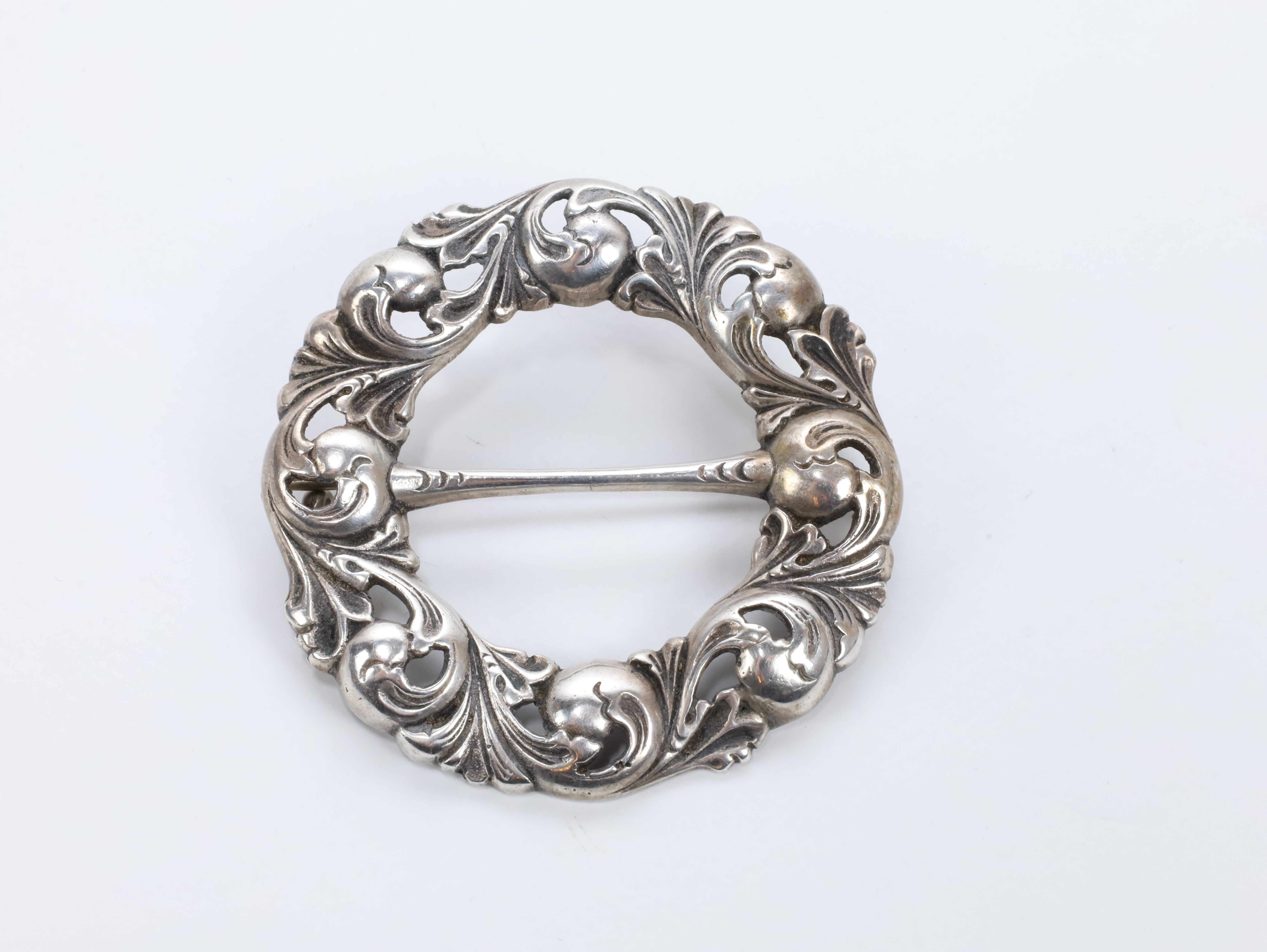 sølje i sølv med akantusmønster - 830S