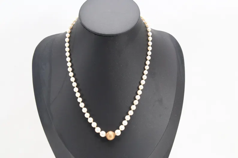Elegant perlekjede fra Ole Lynggaard i 14 karat gull