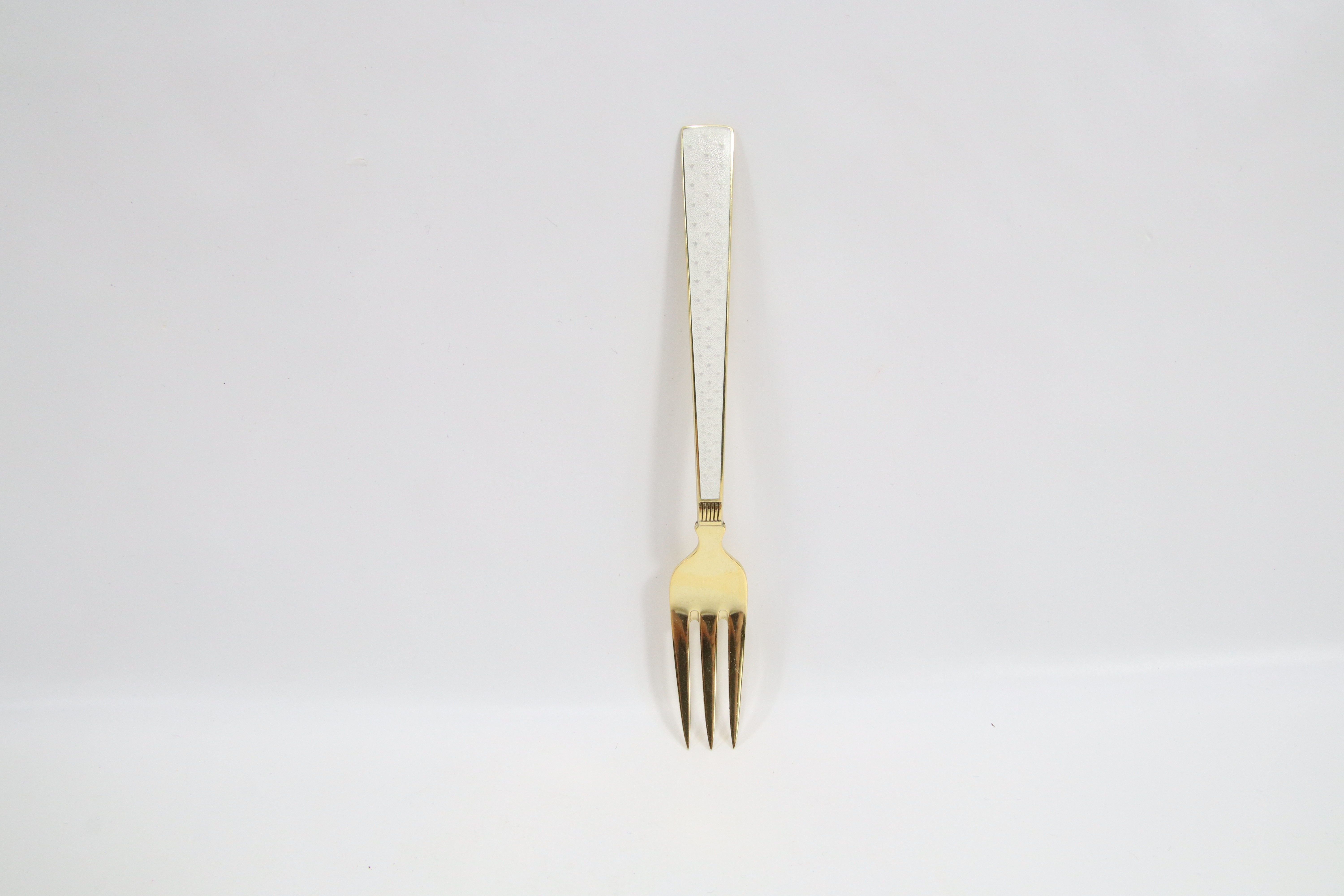 Kakegaffel – Th. Marthinsen 1960-tallet (hvit emalje)